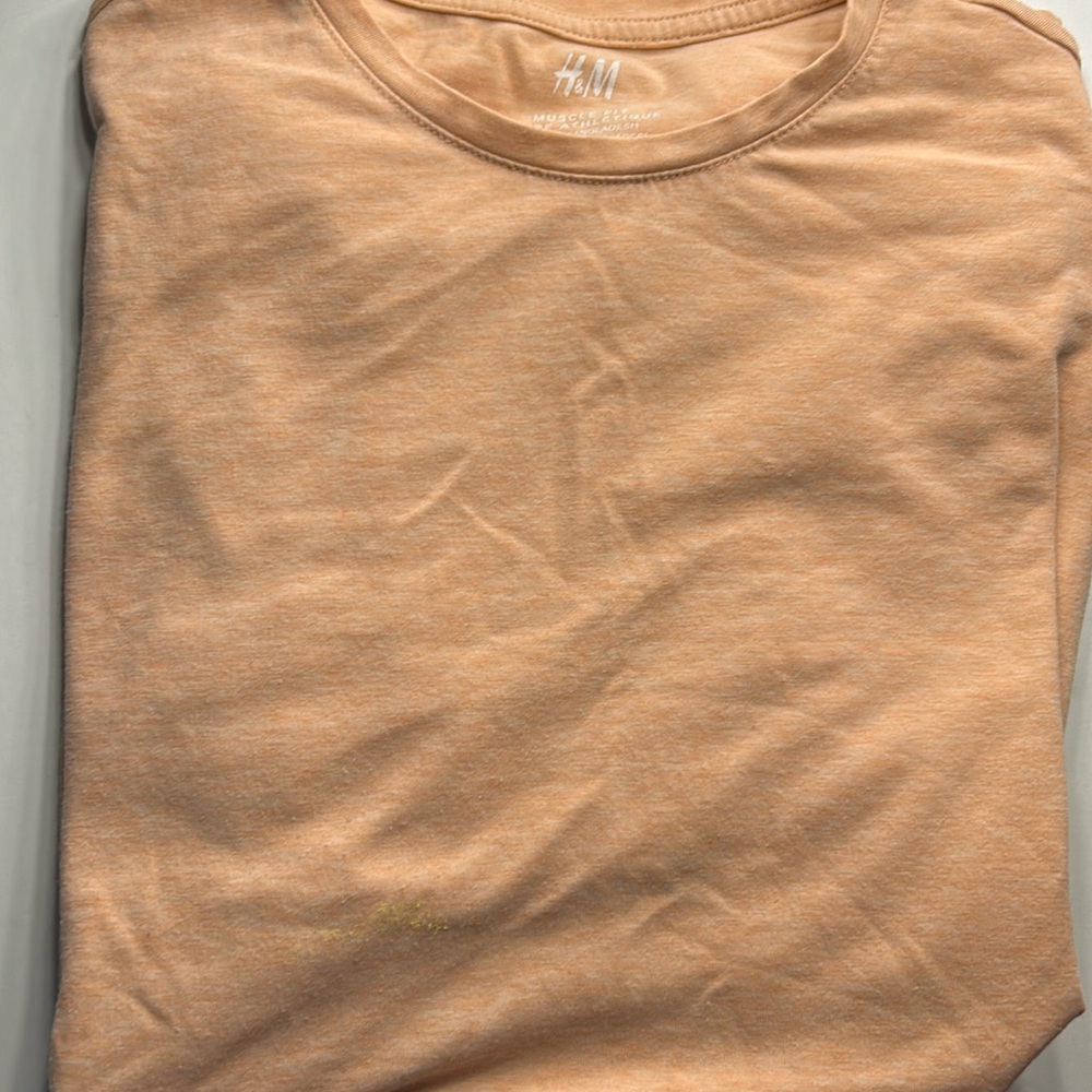 Plain t shirt size medium